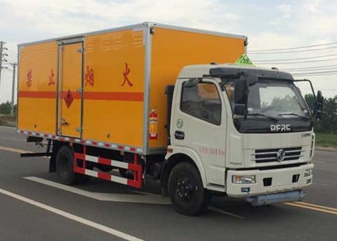 東風(fēng)多利卡5.2米易燃液體廂式運(yùn)輸車(chē)圖片 東風(fēng)多利卡5.2米易燃液體廂式運(yùn)輸車(chē)圖片